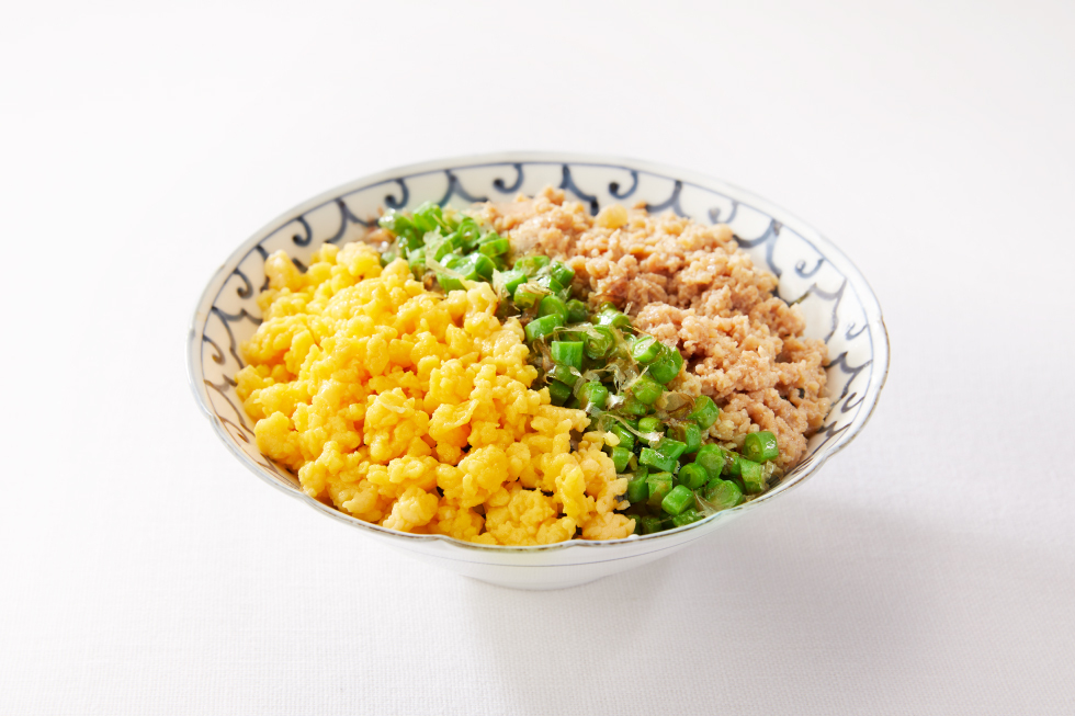 鶏そぼろ三色丼